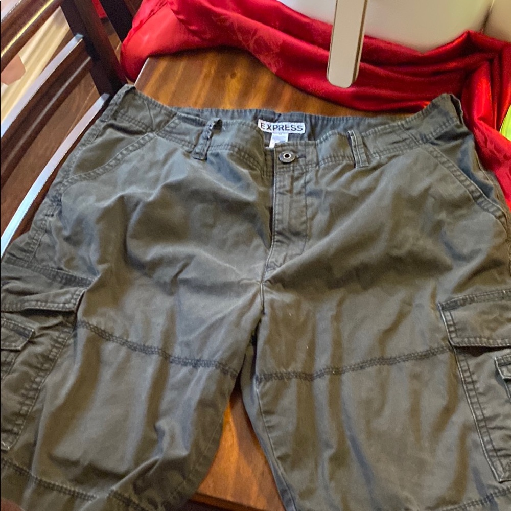 Express Cargo Shorts in Dark Gray